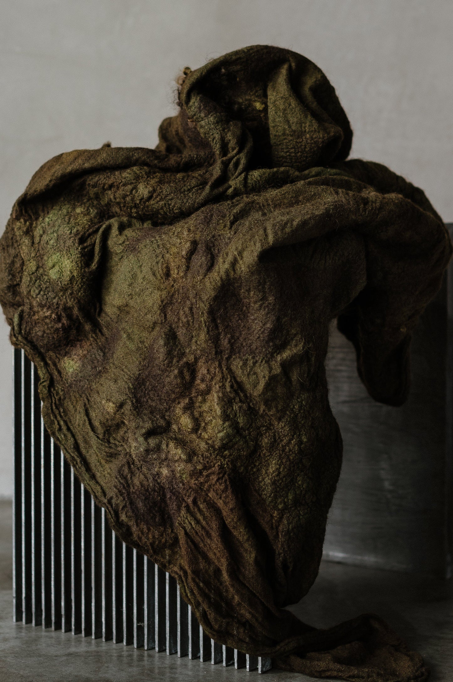 FELTED SCARF - OLIVE