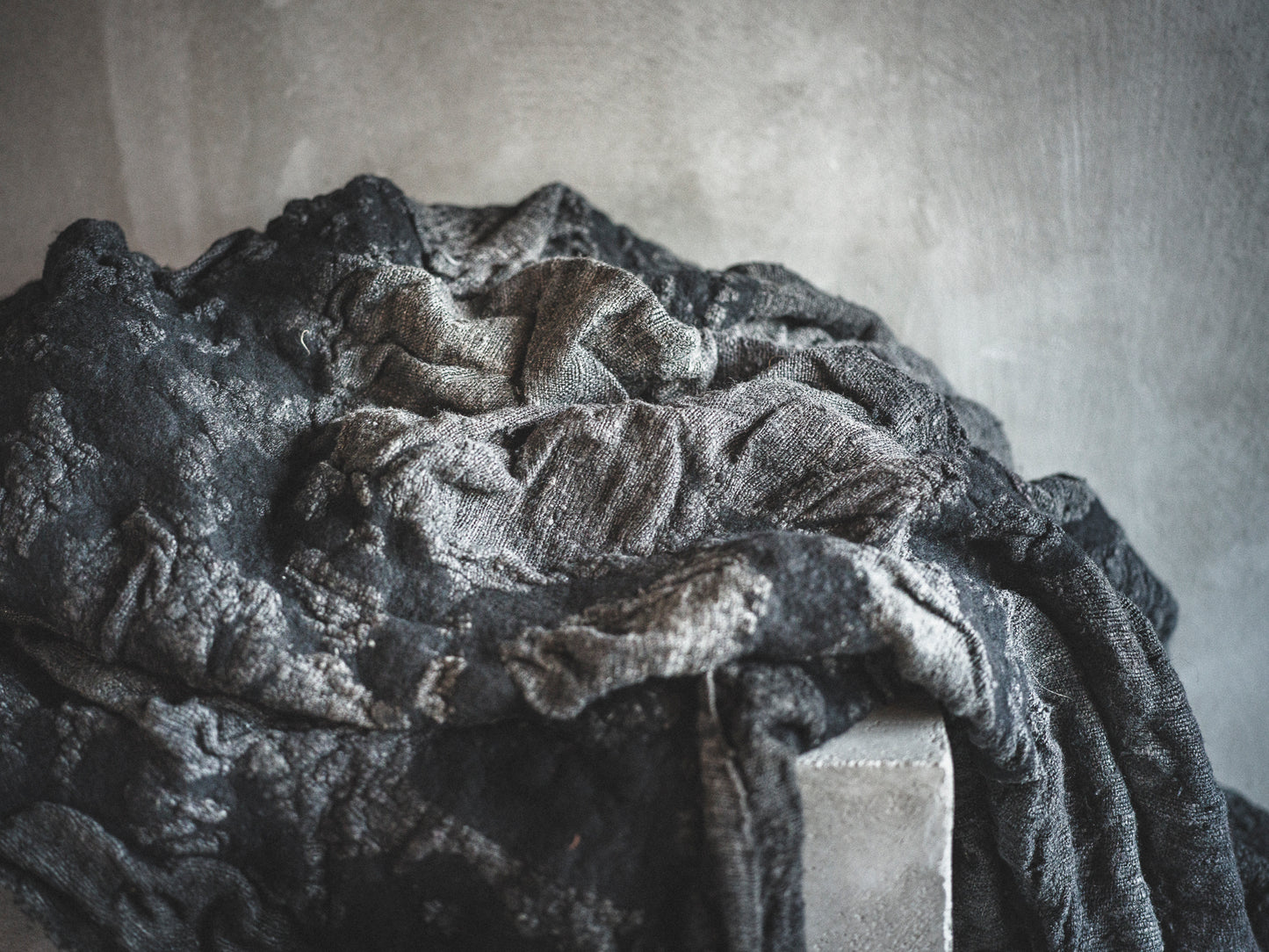 WILD SILK BLANKET - COAL