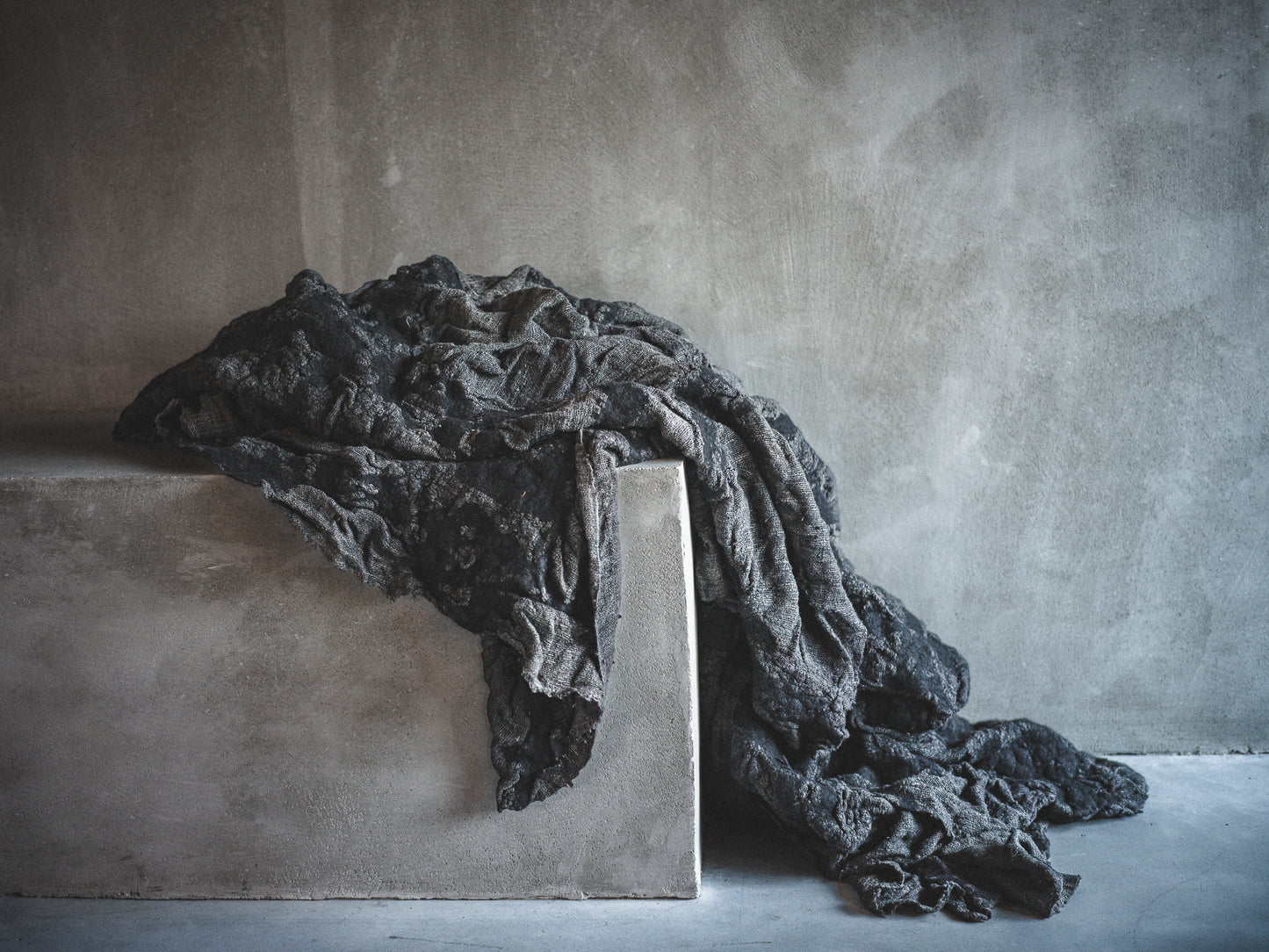 WILD SILK BLANKET - COAL